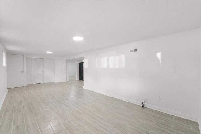 Building Photo - 7056 N Rockwell St
