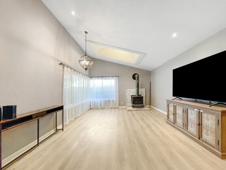 Building Photo - 2611 Willow Ct