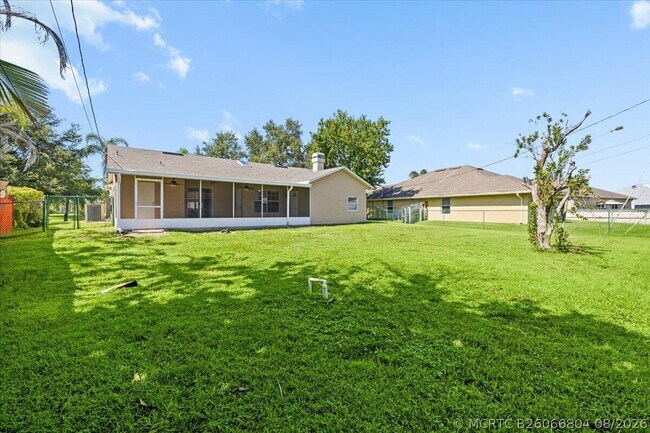 Building Photo - 2385 SW Neal Rd
