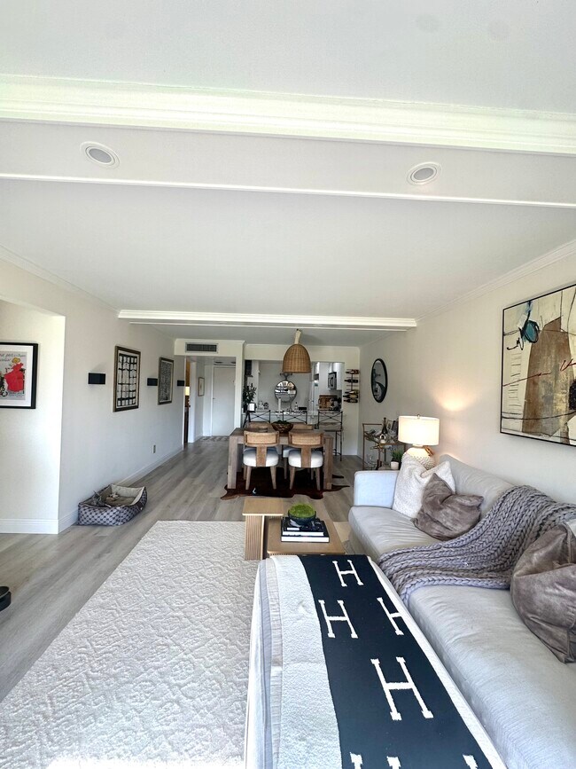 Building Photo - 1083 Forest Lakes Dr