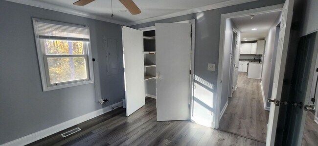 Building Photo - Cozy 3 Bedroom Rambler Nestled on a large ...