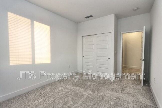 Building Photo - 4364 Greenshank Cir