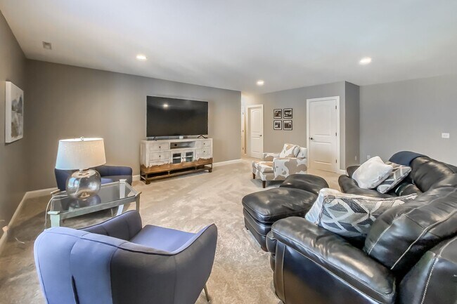 Building Photo - Warm and Luxurious 4 bedroom Executive Estate