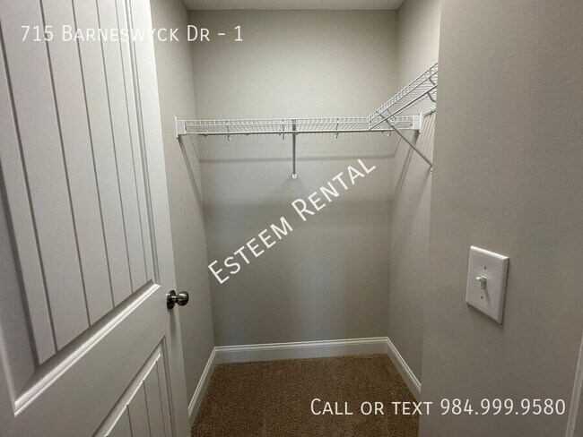 Building Photo - 715 Barneswyck Dr