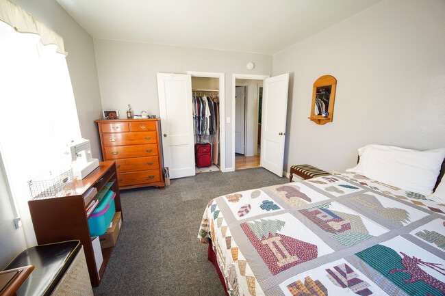 Bed 1 - 1310 W 7th St