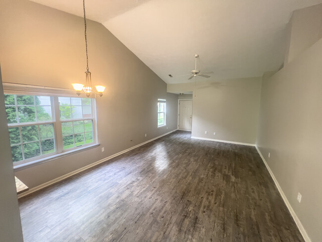 Building Photo - Luxurious Carmel Duplex