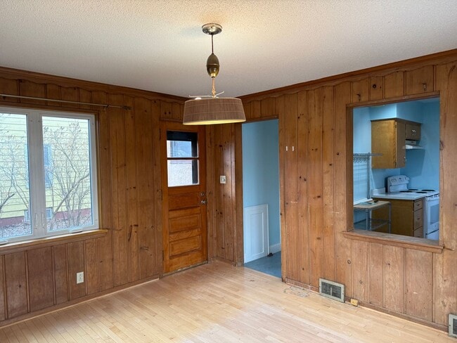 Building Photo - The Cutest 3-Bedroom Tudor - One Block From Como Golf Course