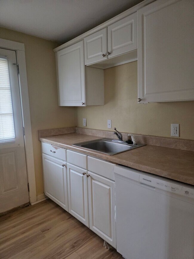 Building Photo - Two-story, 2 bedroom, 1 1/2 bath home