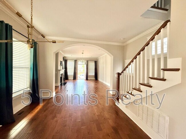 Building Photo - 2209 10th Ave S