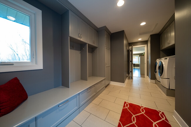 Building Photo - 9513 Briar Cir