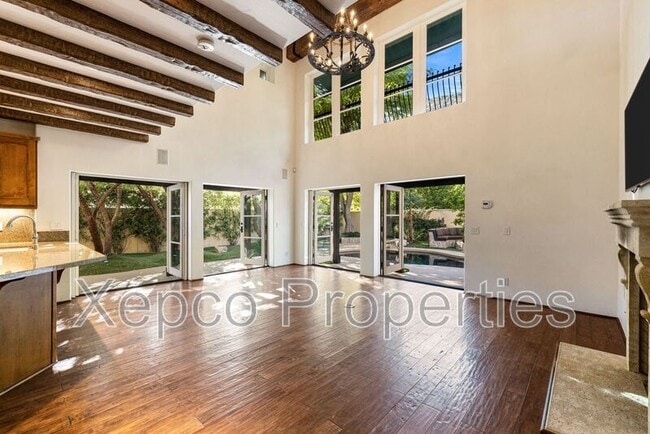 Building Photo - 175 Villaggio W