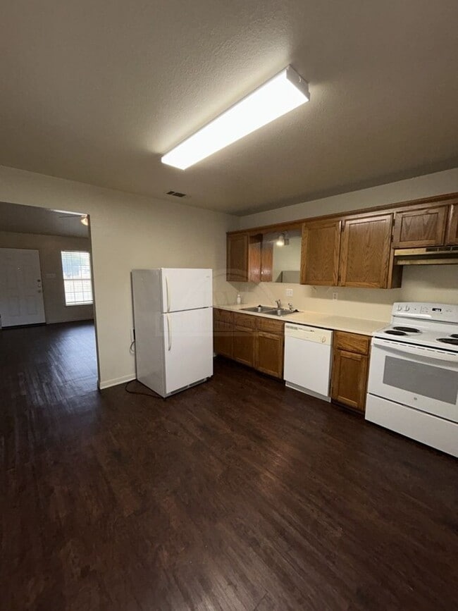 Building Photo - 2005 Windward Dr