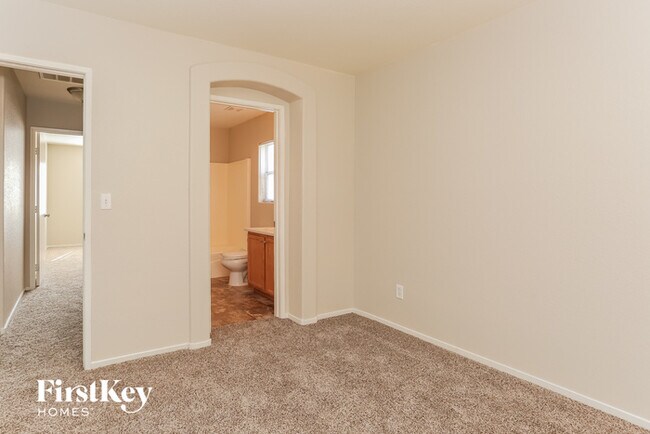 Building Photo - 5260 Paradise Valley Ave