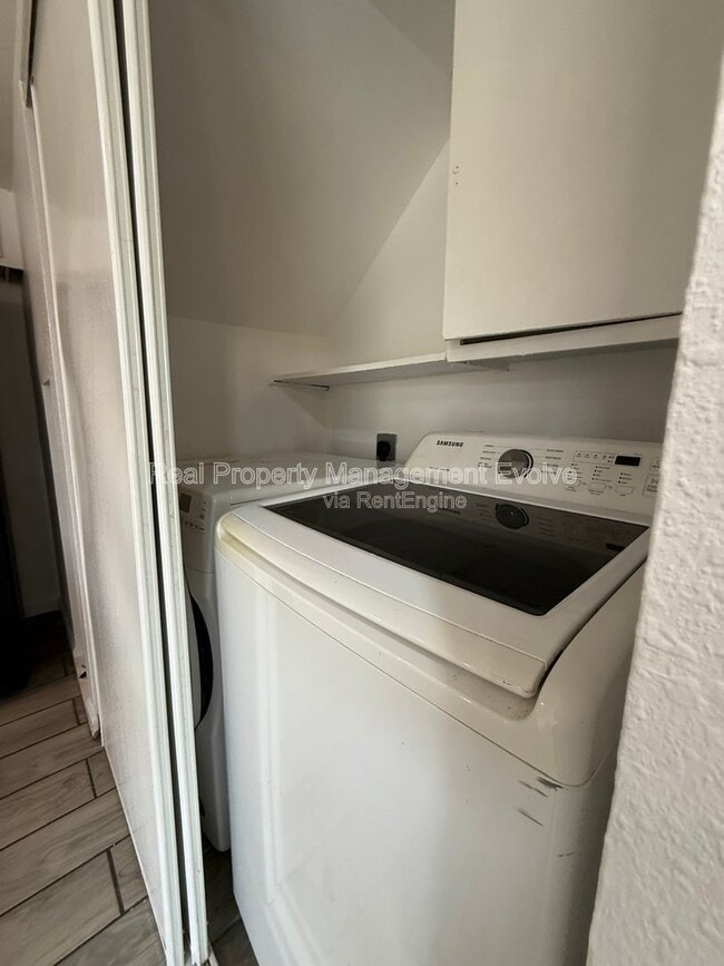 Building Photo - 4613 S Mill Ave