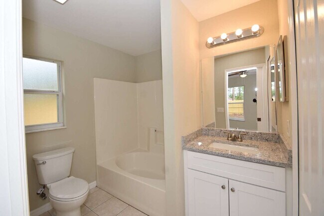 Building Photo - 3 Richelieu Ln