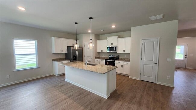 Building Photo - 655 Mackenzie Cv