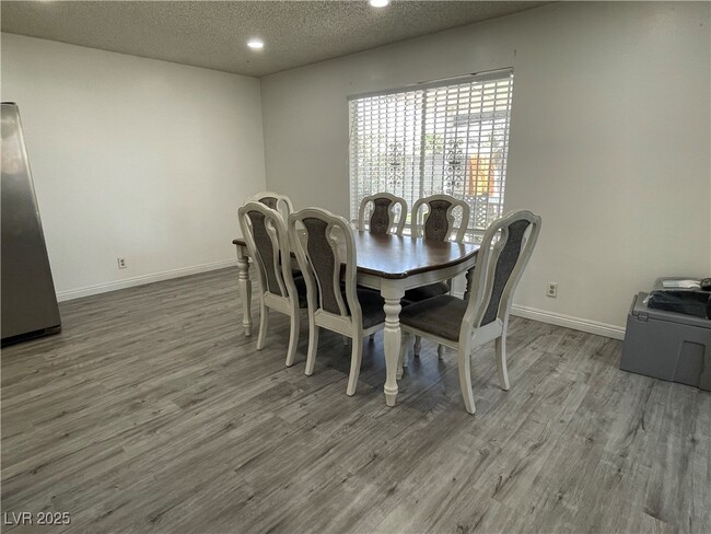 Building Photo - 5005 Celebrity Cir