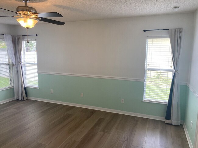 Building Photo - Beautiful Home Located In Tavares