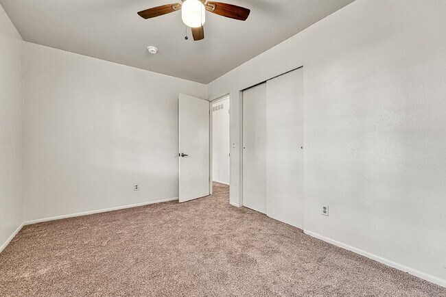 Building Photo - $2,495 - 3 Bed, 2 Bath Home in Aurora with...