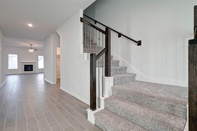 Building Photo - 939 Summer Vlg Wy