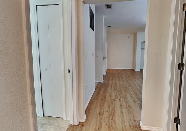 Building Photo - 114 Vista Verdi Cir