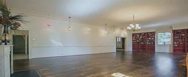 Building Photo - 401 James St