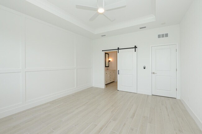 Building Photo - 10307 Dreamweaver Rd