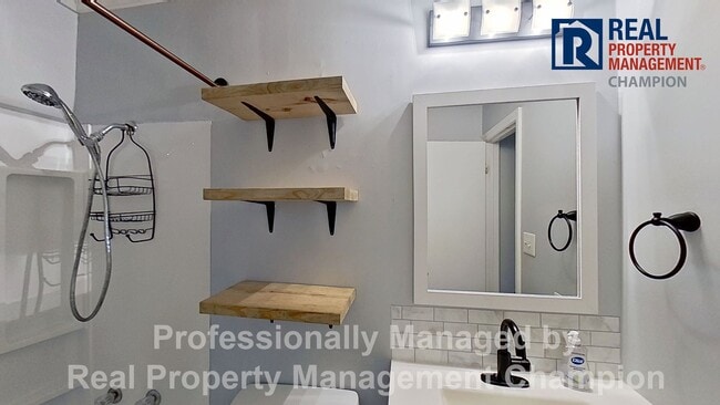 Building Photo - Adorable 3 BD/2 BA with Large Lot on Cul-de-Sac