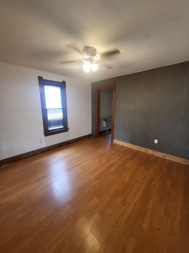 Building Photo - 903 Osage St