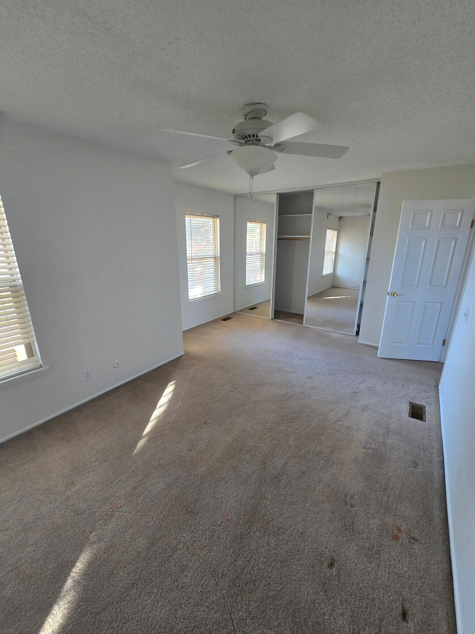 Building Photo - 3770 S Mission Pky