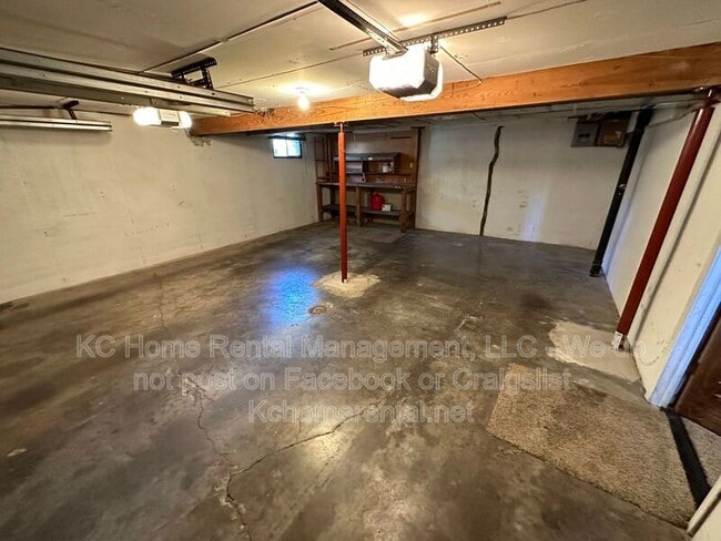 Building Photo - 1201 Golfview Dr