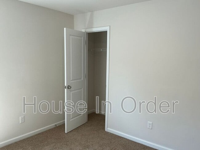 Building Photo - 341 Oak Br Rd