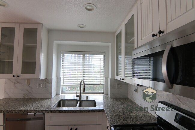 Building Photo - 6630 Corte Loma