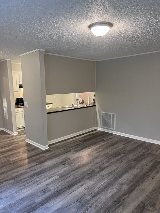 Building Photo - Renovated 3 Bedroom 2 Bath Home for Rent!