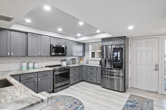 Building Photo - 44 Yacht Club Dr