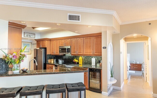 Building Photo - 3255 NE 184th St