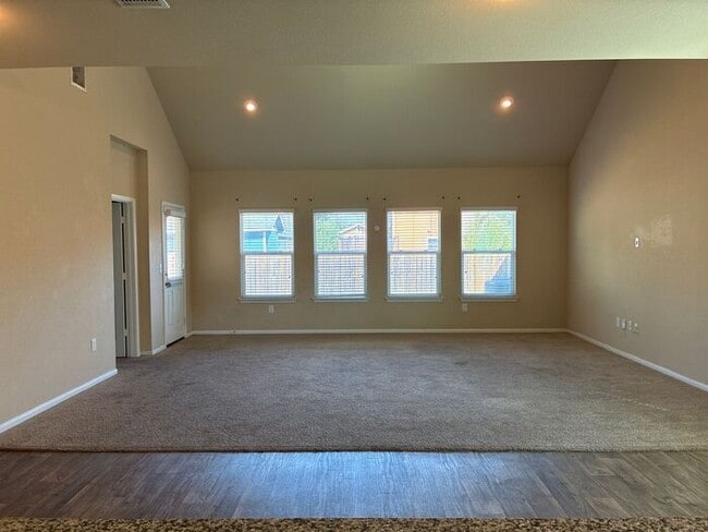 Building Photo - **Move-In Bonus! $500 Amazon Gift Card with 12-Month Lease at Current Rent**