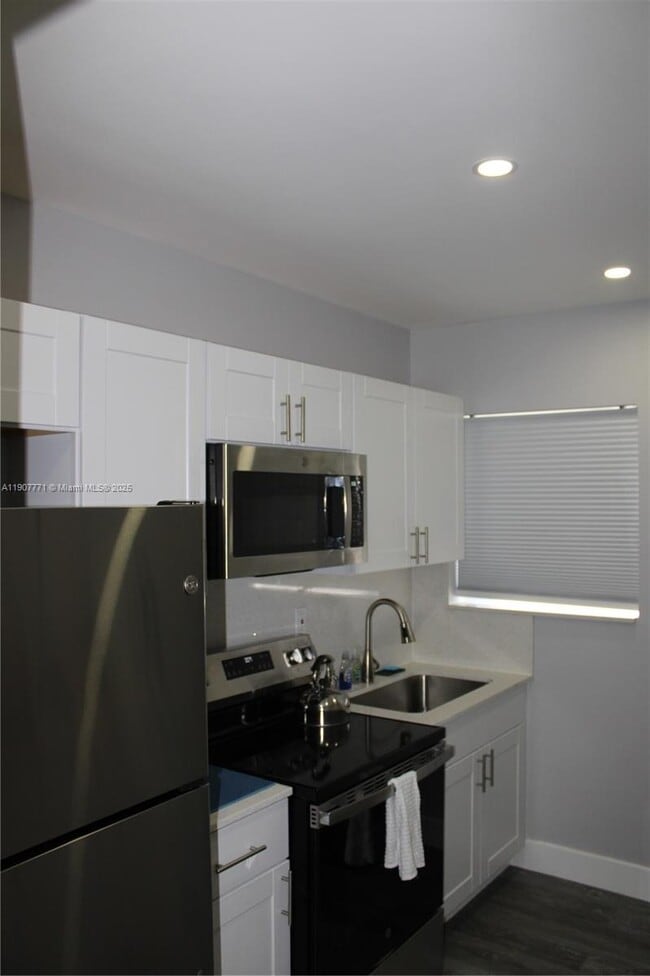 Building Photo - 1016 State St