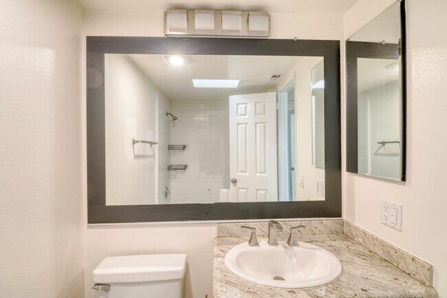 Building Photo - 938 18th St