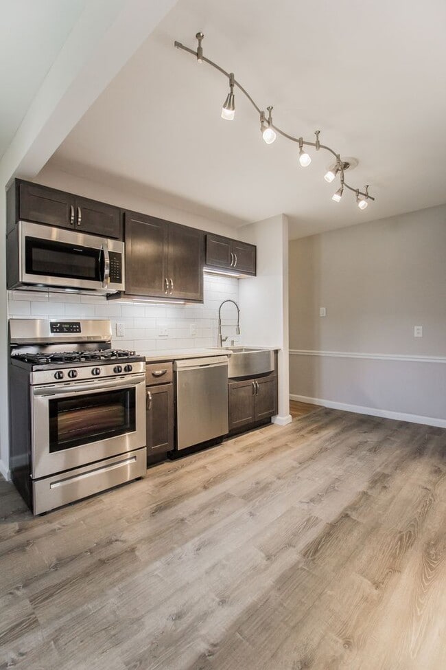 Building Photo - 2242 Zumbehl Rd