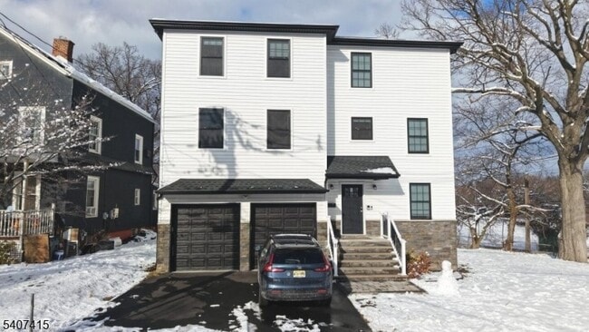 Building Photo - 7 Maple St