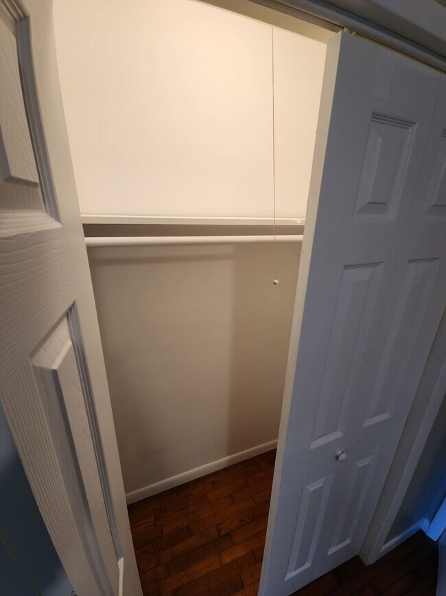 Building Photo - Spacious 3-Bedroom, 1-Bathroom Home AVAILABLE NOW!!