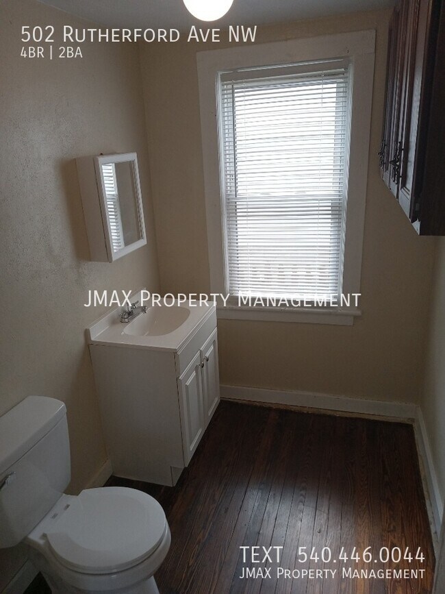 Building Photo - 502 Rutherford Ave NW