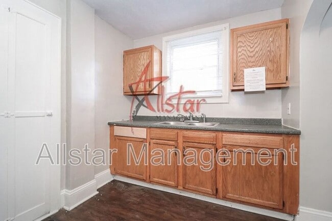 Building Photo - 488 Stanton Ave