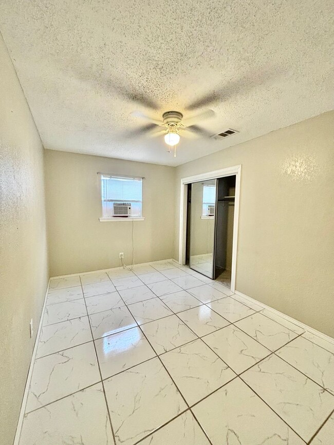 Building Photo - NOW AVAILABLE - Spacious 3-Bedroom Home + ...