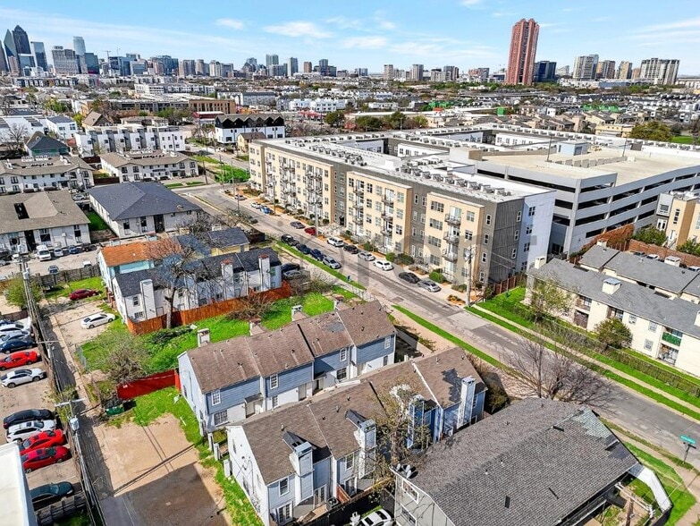 Building Photo - 4626 San Jacinto St