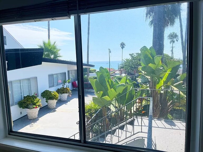 Building Photo - 250 Cliff Dr