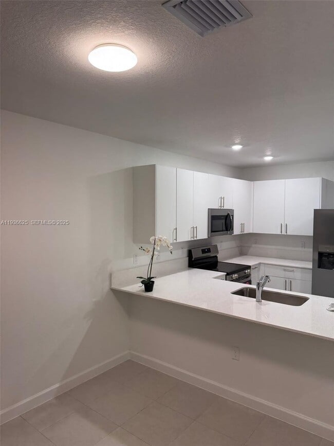 Building Photo - 5120 SW 37th St