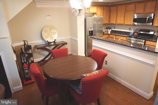 Building Photo - Beautiful Condohome at Watkins Place