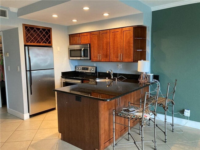 Building Photo - 2900 NE 30th St